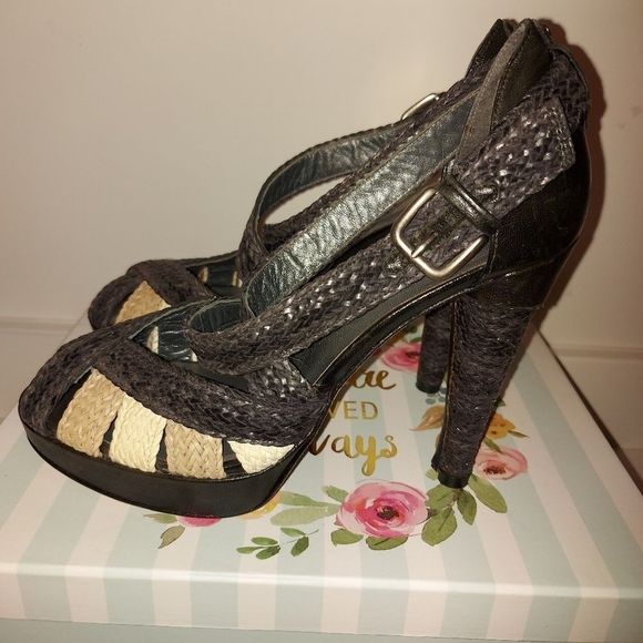 Stuart Weitzman heels - Picture 4 of 12